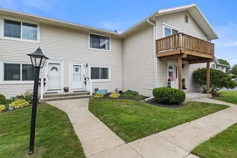 527 Eastbrooke Ln, Rochester, NY 14618