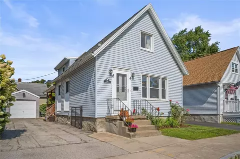 51 Bloomfield Pl, Rochester, NY 14620