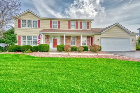 65 Quail Ln, Ogden, NY 14624