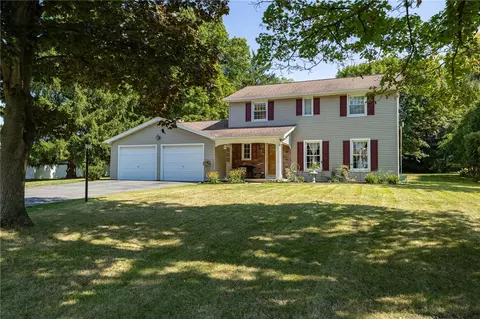 998 High Vista Trl W, Webster, NY 14580