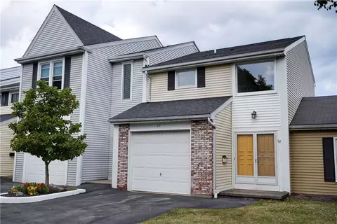 62 S Estate Dr, Webster, NY 14580