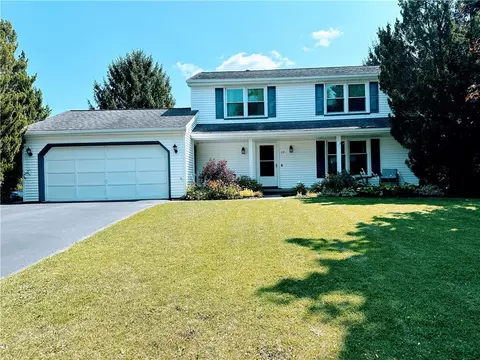 23 Newcomb Dr, Parma, NY 14468