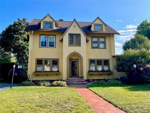135 Daley Blvd, Irondequoit, NY 14617