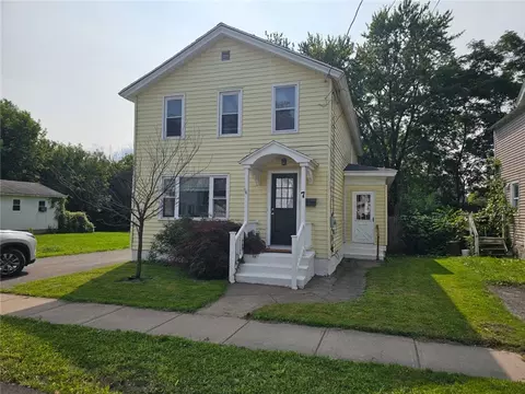 7 Mann St, Auburn, NY 13021