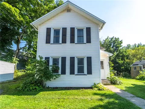 95 Hazen St, Parma, NY 14468