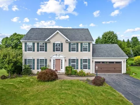 23 Mckenna Trl, Penfield, NY 14526
