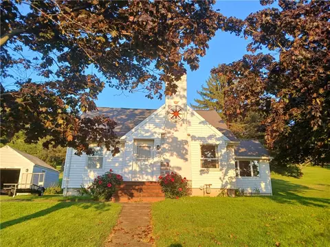 130 Mill St, Galen, NY 14433