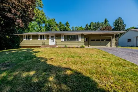26 Seaford Dr, Irondequoit, NY 14617