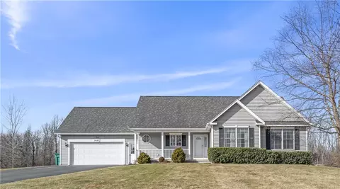 5687 Carriage Ct, Ontario, NY 14519