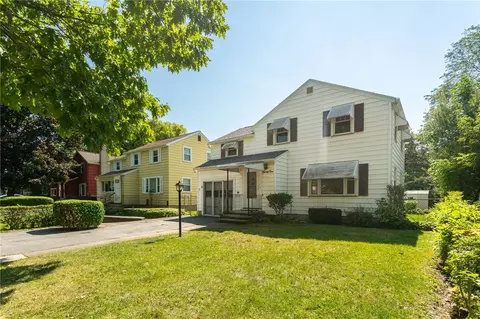 29 Stanford Rd W, Rochester, NY 14620