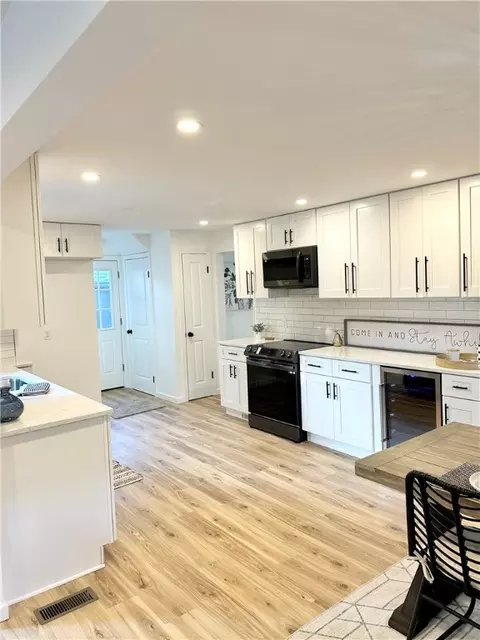 114 Tottenham Rd, Irondequoit, NY 14609 photo 5