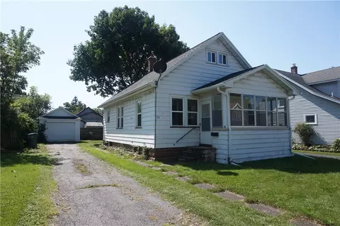 95 Redfern Dr, Rochester, NY 14620