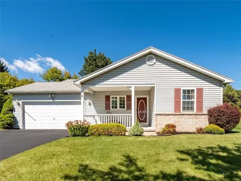 16 Gursslin Ln, Parma, NY 14468
