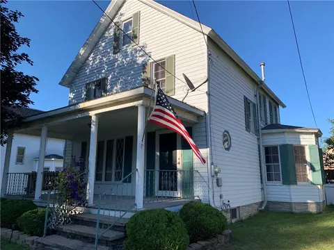 35 3rd St, Roulette, PA 16746
