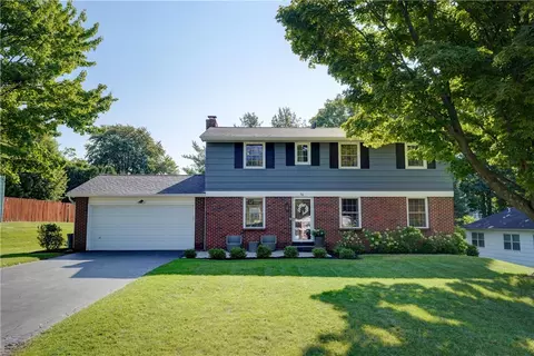 38 Wincanton Dr, Perinton, NY 14450