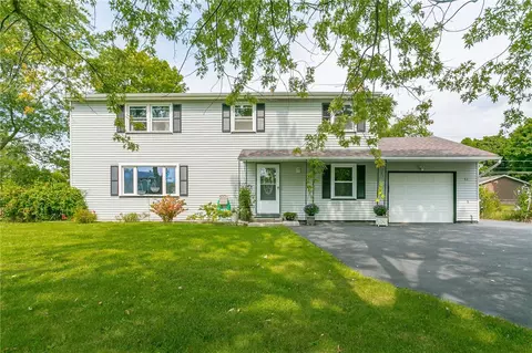 53 Agar Ave, Henrietta, NY 14467