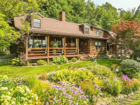 5239 Rushmore Rd, Palmyra, NY 14522