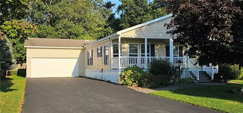 6289 Murphy Dr, Victor, NY 14564