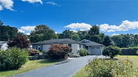 517 Old Mill Ln, Webster, NY 14580