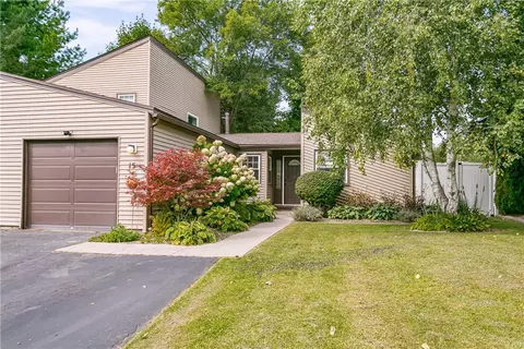 15 Jacaranda Ct, Penfield, NY 14526