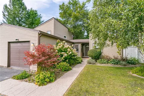 15 Jacaranda Ct, Penfield, NY 14526 photo 2