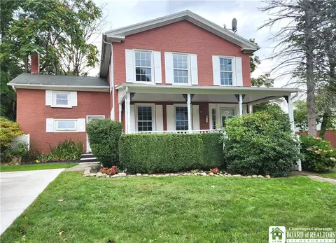 10 Chestnut St, Westfield, NY 14787