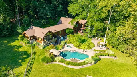 490 Thomas Cove Rd, Rochester, NY 14625