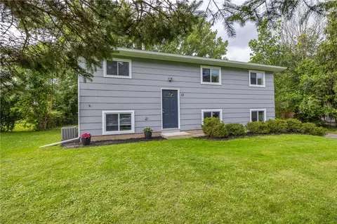 15 Green Ivy Cir, Rochester, NY 14623