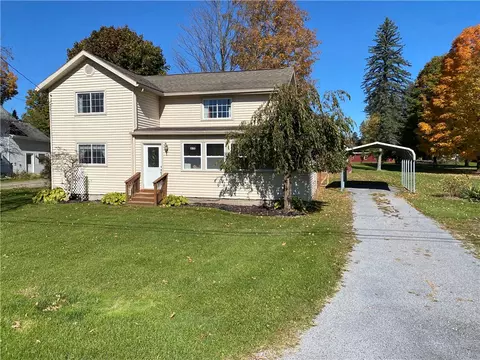 9 Maple Ave, Atlanta, NY 14808