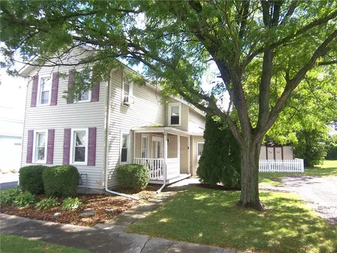 8 Exchange St, Phelps, NY 14532