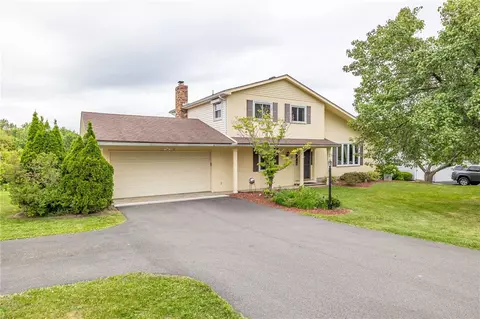 12 Center Xing, Perinton, NY 14450