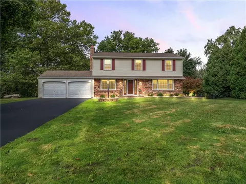 89 Wheatstone Cir, Perinton, NY 14450