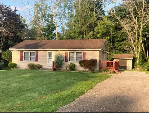 9 Valley View Cir, Murray, NY 14470
