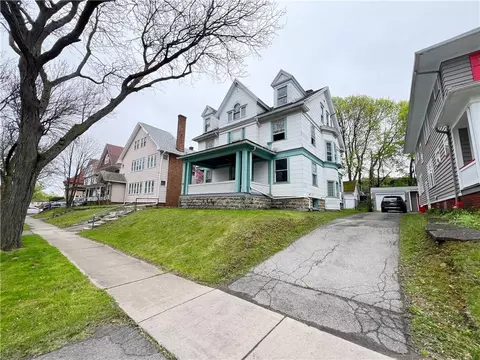 39 Augustine St, Rochester, NY 14613