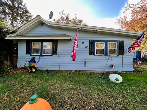 187 Pinehill Dr, Irondequoit, NY 14622 photo 2