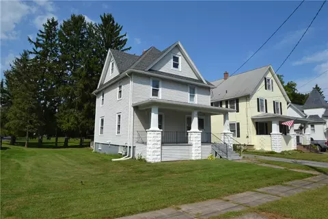68 State St, Manchester, NY 14504