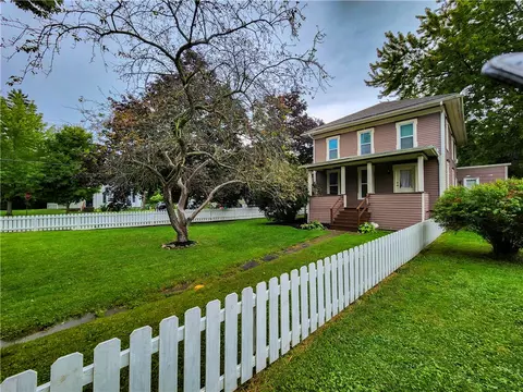 23 Church St, Royalton, NY 14105