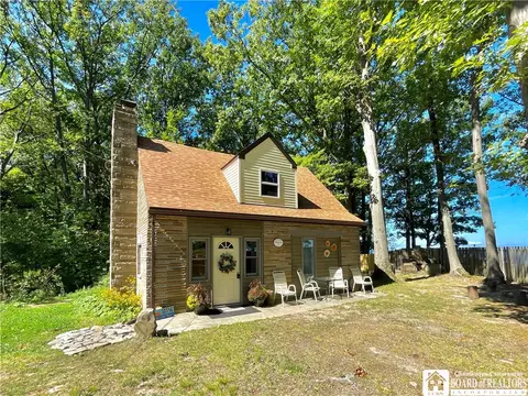 10596 W Lake Rd, Ripley, NY 14775