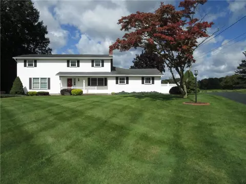 42 Harvest Ln, Rush, NY 14543