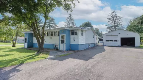 392 Cayuga Dr, Waterloo, NY 13165