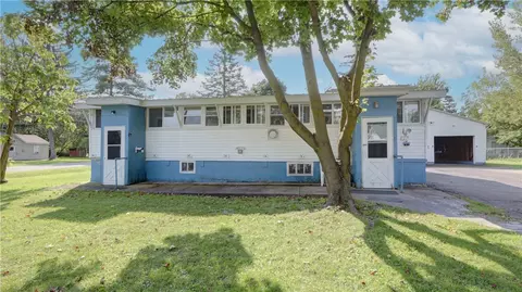392 Cayuga Dr, Waterloo, NY 13165 photo 2