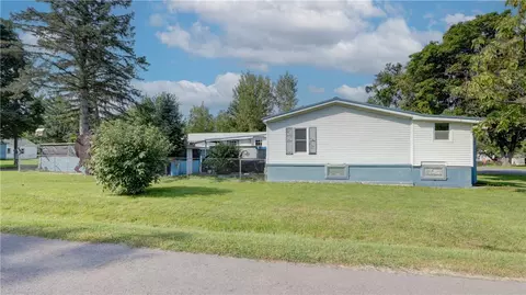 392 Cayuga Dr, Waterloo, NY 13165 photo 3