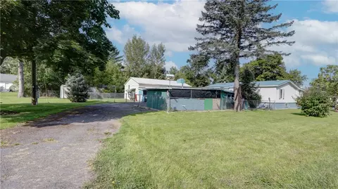 392 Cayuga Dr, Waterloo, NY 13165 photo 4