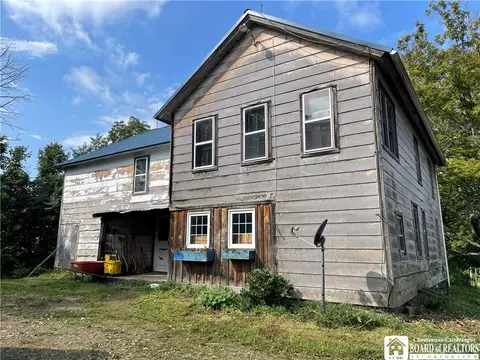 8532 Bear Lake Rd, Pomfret, NY 14063