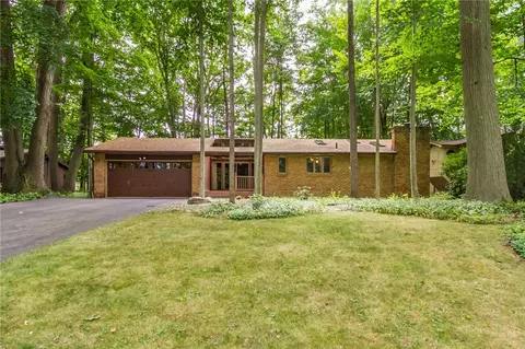 454 True Hickory Dr, Greece, NY 14615