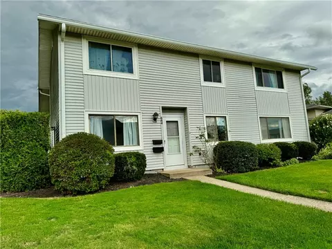 684 Eastbrooke Ln, Rochester, NY 14618