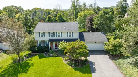 68 Bent Oak Trl, Perinton, NY 14450