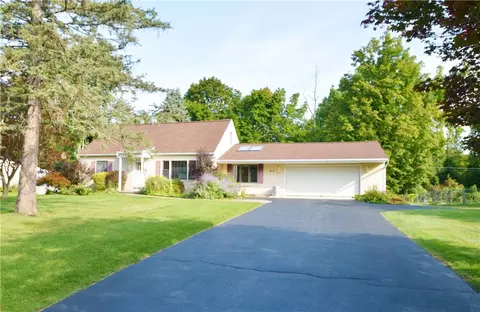 64 Cobblestone Dr, Rochester, NY 14623