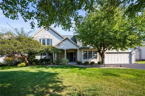 32 Barkwood Ln, Ogden, NY 14559