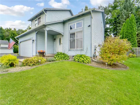 3 Cheshire Ln, Gates, NY 14624